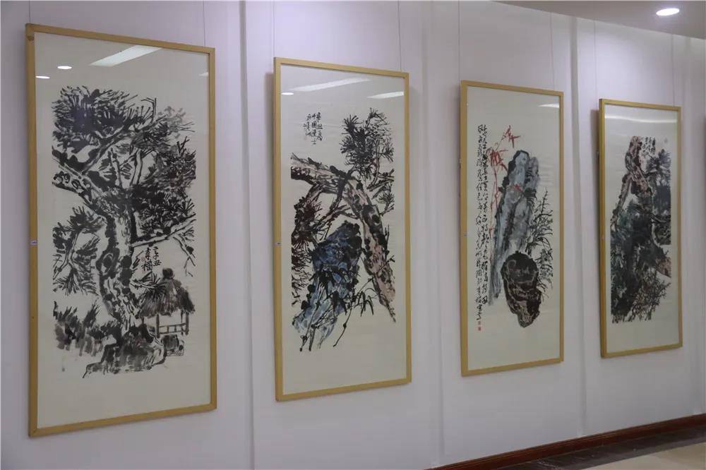 李檣書(shū)畫(huà)作品展在濟(jì)寧游客服務(wù)中心成功開(kāi)幕