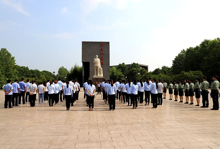 孔子文旅集團羊山景區(qū)開展紀念英雄王杰犧牲56周年活動