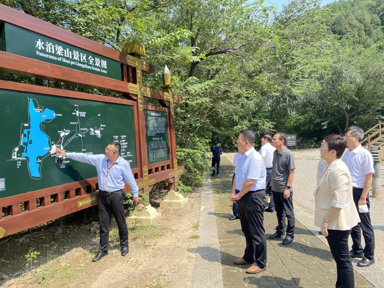 市重點項目掛圖作戰(zhàn)總指揮部赴曾廟景區(qū)、水泊梁山景區(qū)督導(dǎo)調(diào)研重點景區(qū)提升項目